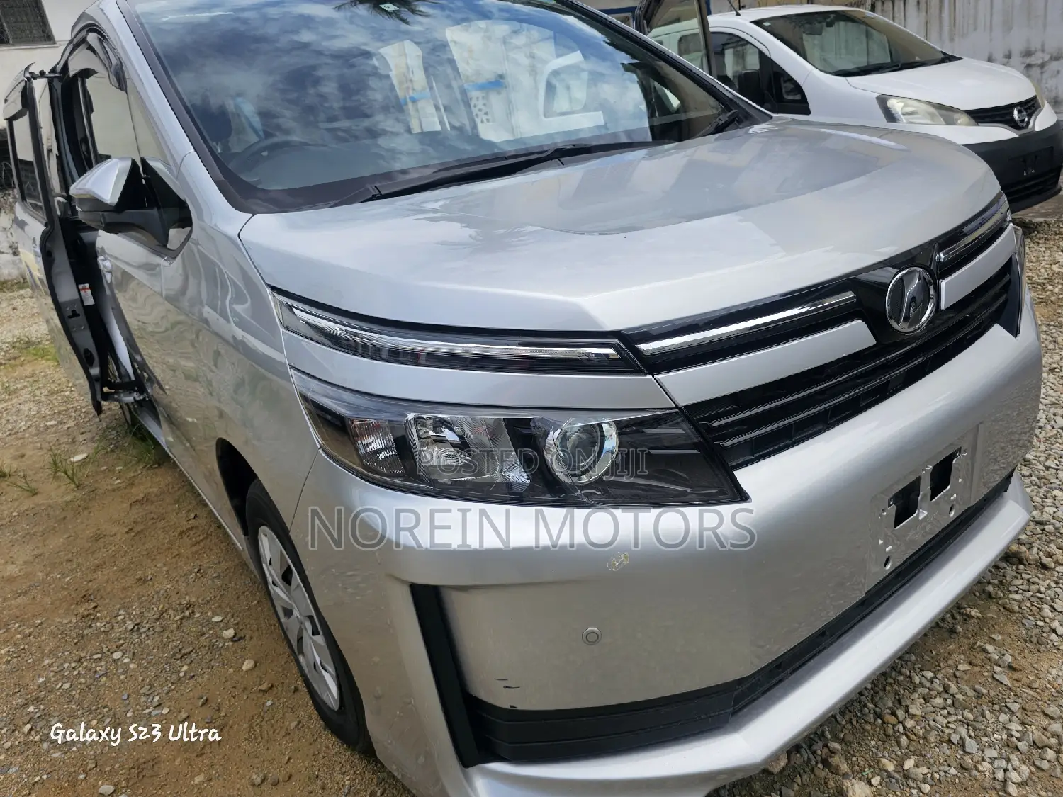 Toyota Voxy 2016 Silver
