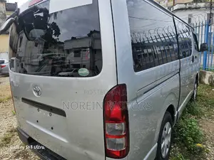 Toyota HiAce 2017 Silver