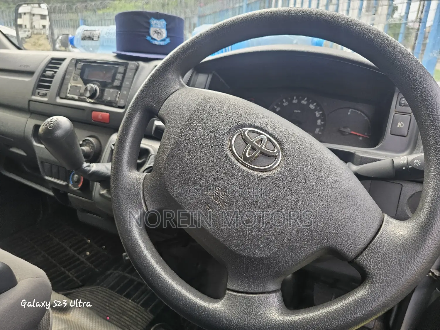 Toyota HiAce 2017 Silver