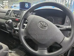 Toyota HiAce 2017 Silver