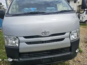 Toyota HiAce 2017 Silver