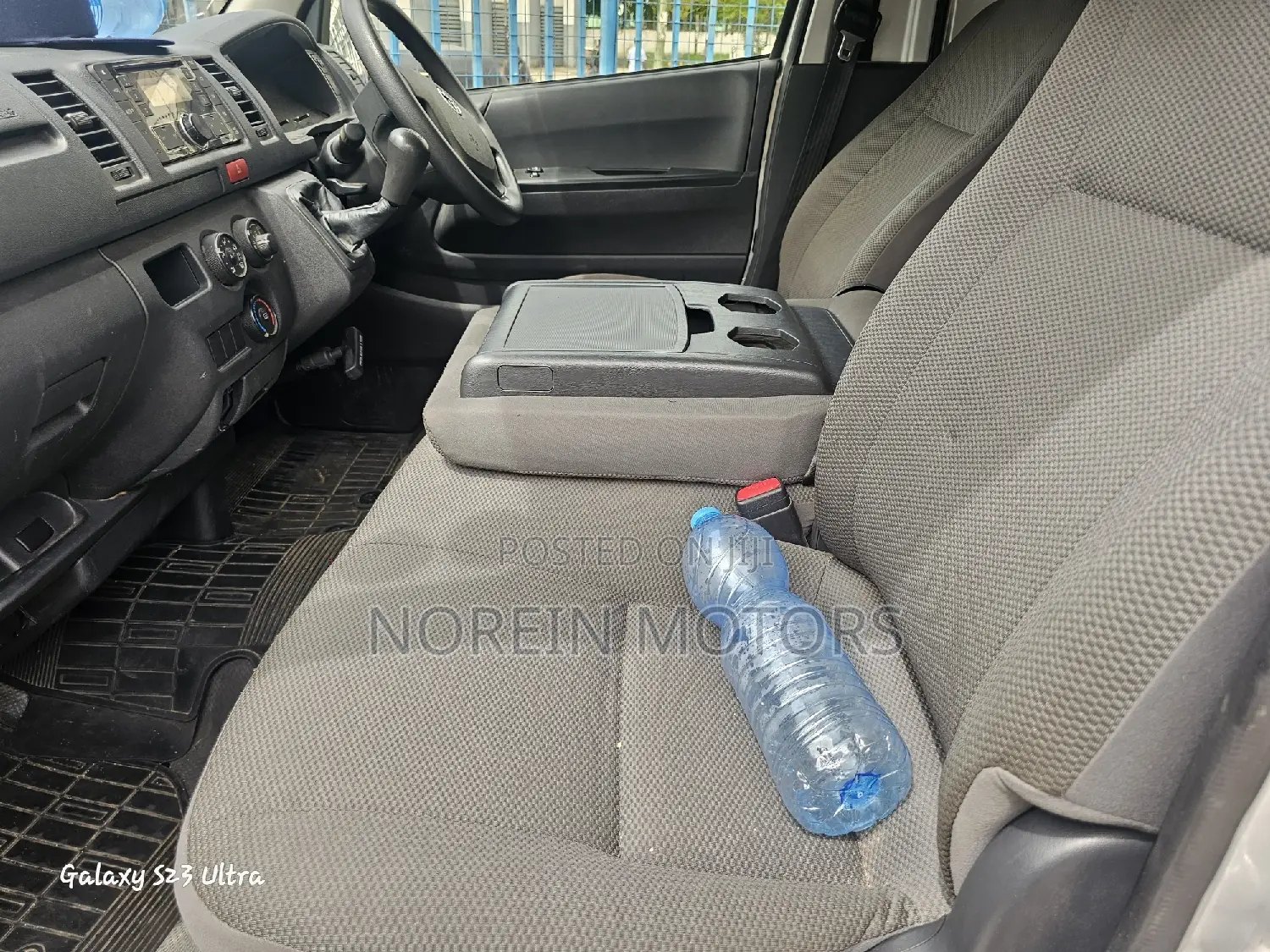 Toyota HiAce 2017 Silver