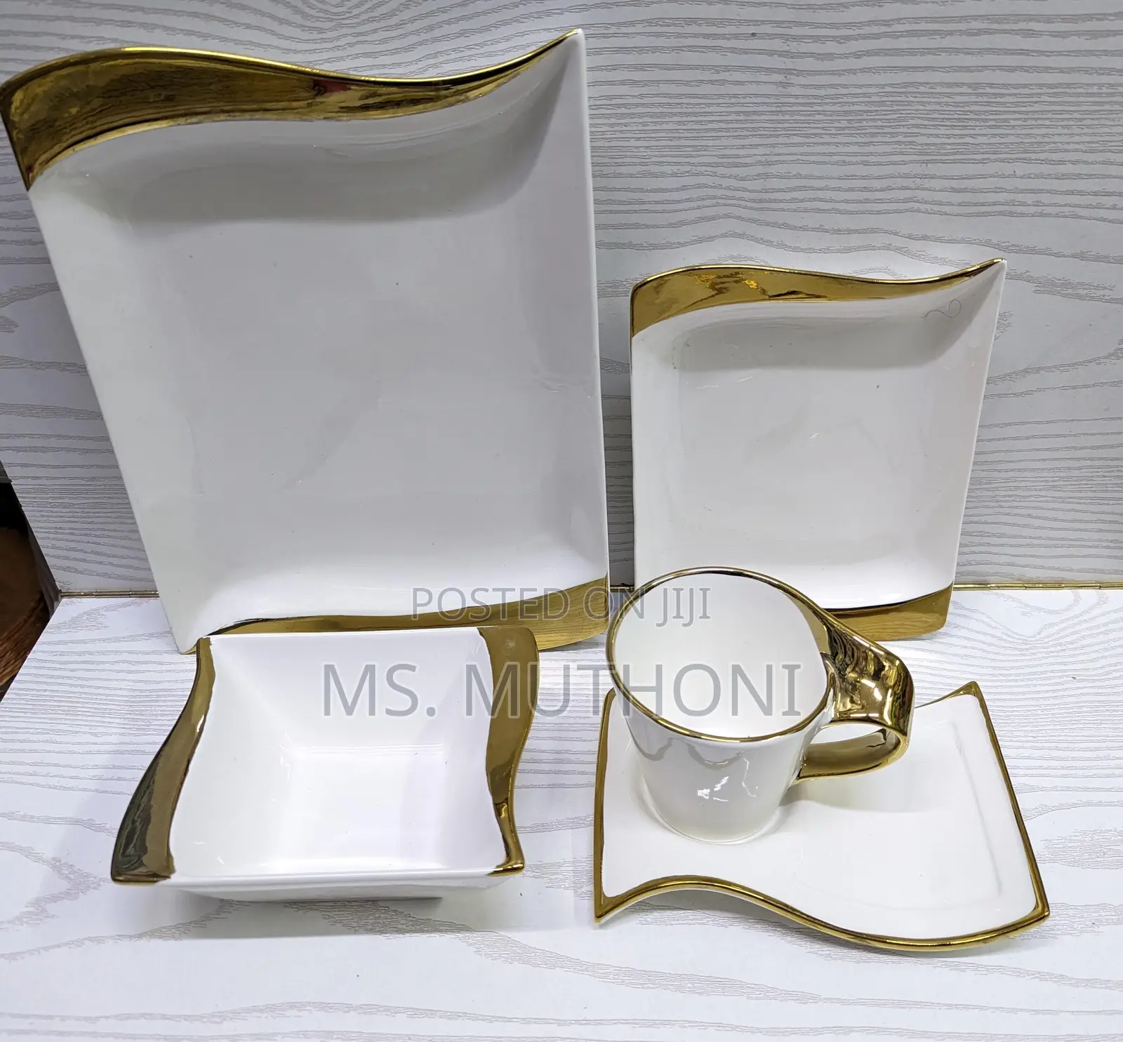 30pcs Wavy Ceramic Dinner Set With Gold Finish