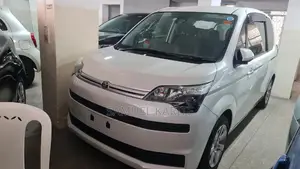 Toyota Spade 2016 White
