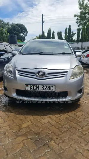 Toyota Auris 2010 Silver