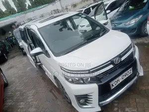 Toyota Voxy SV Premium 2014 White