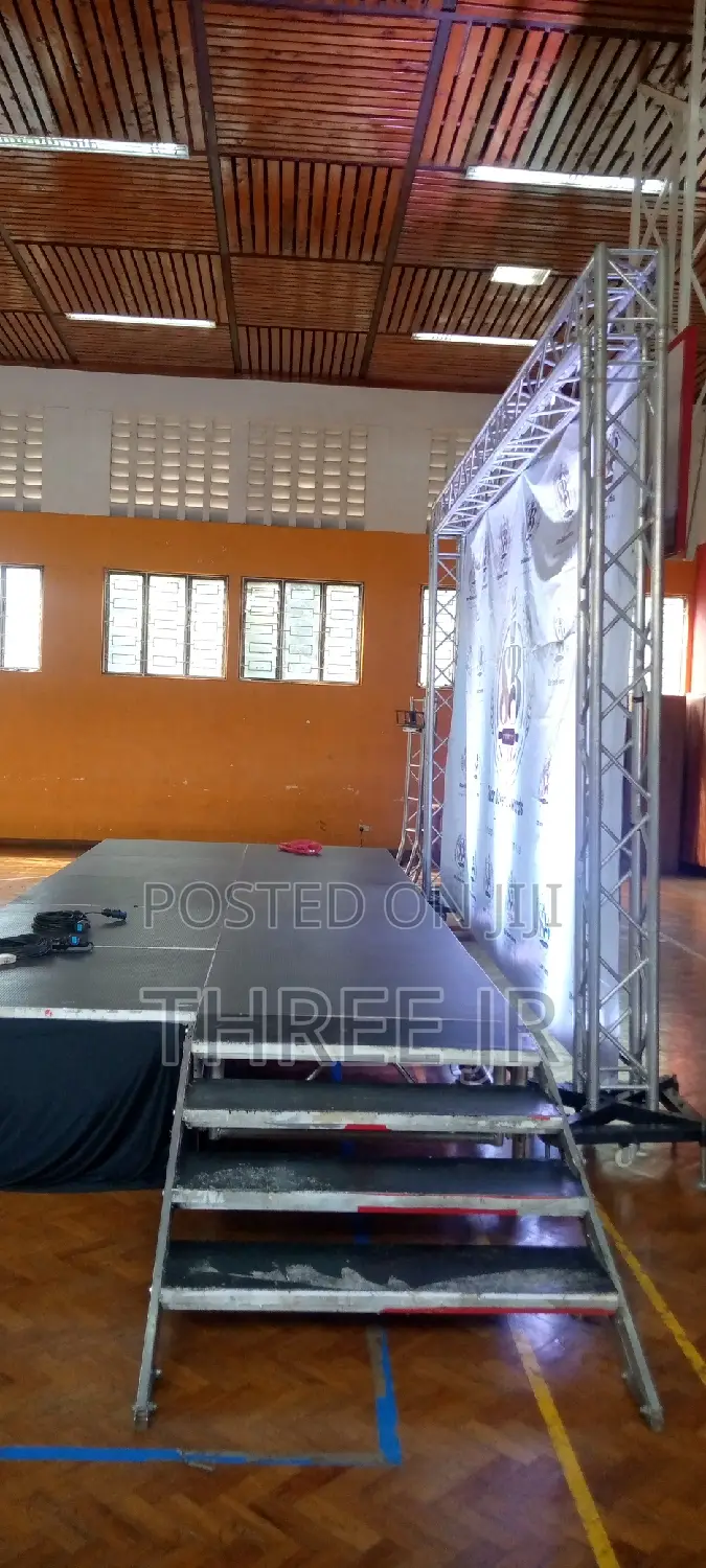 We Deliver Nice Stage Set Up, Lighting and Truss