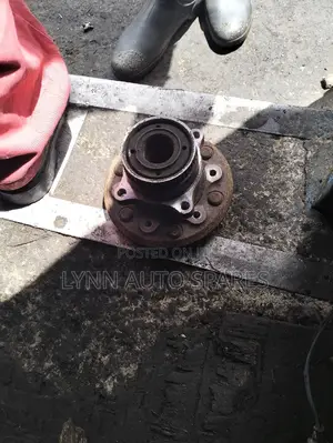 Hiace 7l 2wd Front Hub With Bearing