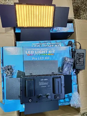 Photo Shooting Light ( Pro Led 600 ) With Two Batteries