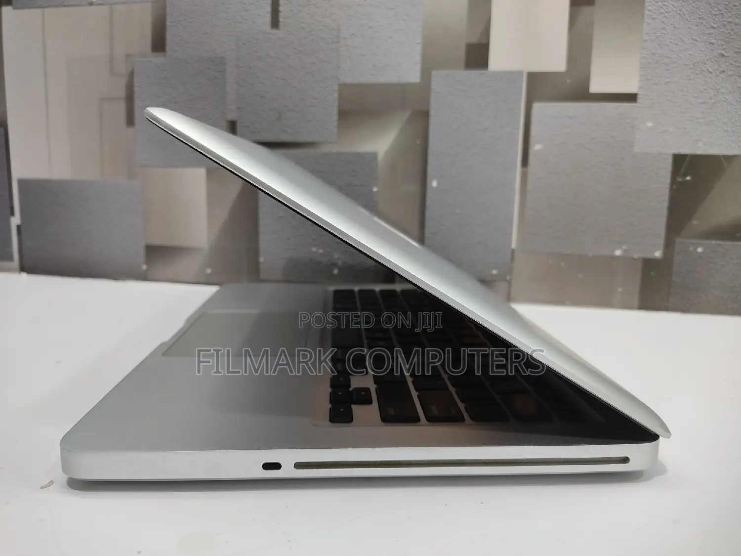 Laptop Apple MacBook Pro 8GB Intel Core I5 SSD 256GB