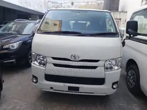 Toyota HiAce 2017 White