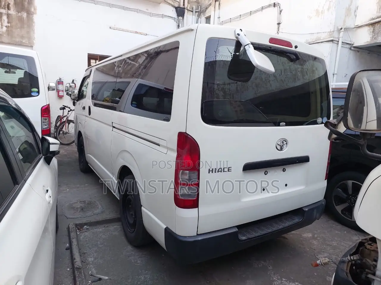Toyota HiAce 2017 White