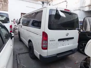 Toyota HiAce 2017 White