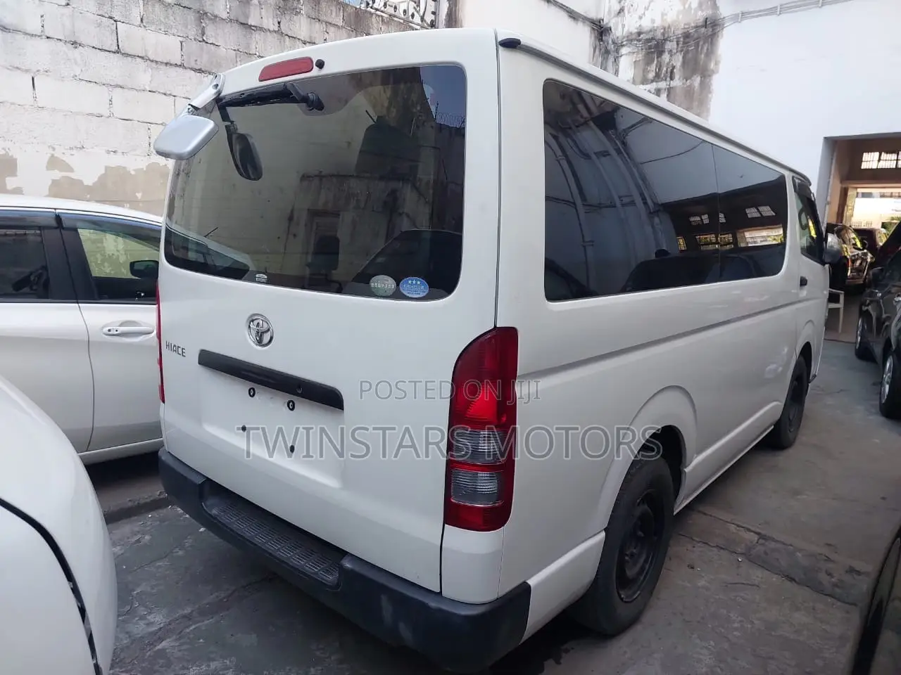 Toyota HiAce 2017 White