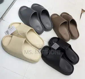 *Adidas Yeezy Slides* *Sizes: 40 41 42 43 44 45* *