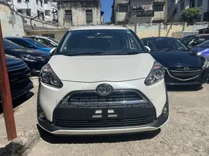 Toyota Sienta 2017 White