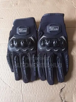 Riding Gloves With a Touchscreen Screen
