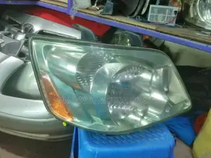 Toyota Noah 2004/2007 Xenon Headlight, Clean Ex Japan