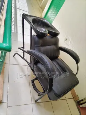 Plain Black Local Shampoo Unit