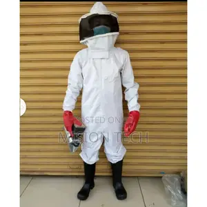Brand New Full Protective Gears Bee Suit and Bee Gloves