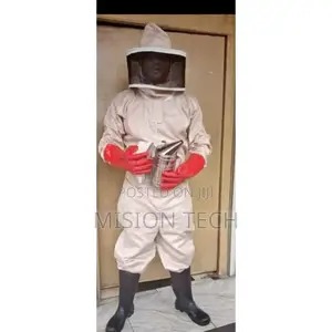 Brand New Full Protective Bee Suit and Bee Gloves