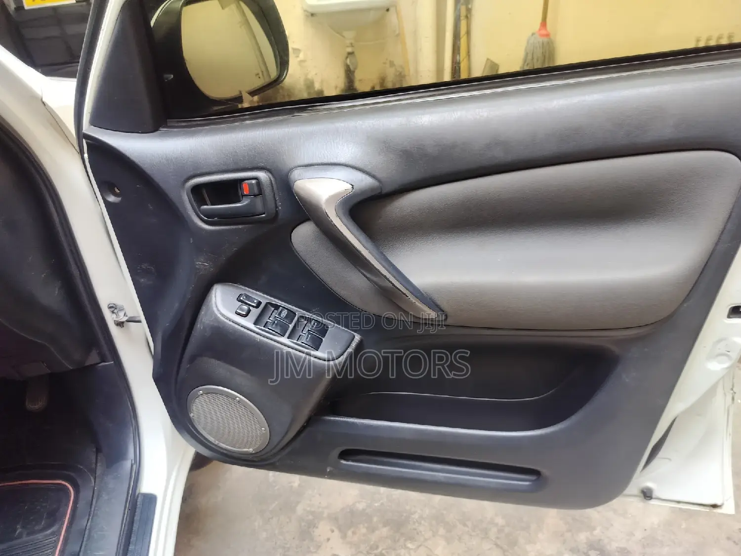 Toyota RAV4 Automatic 2003 White