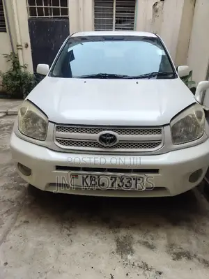 Toyota RAV4 Automatic 2003 White