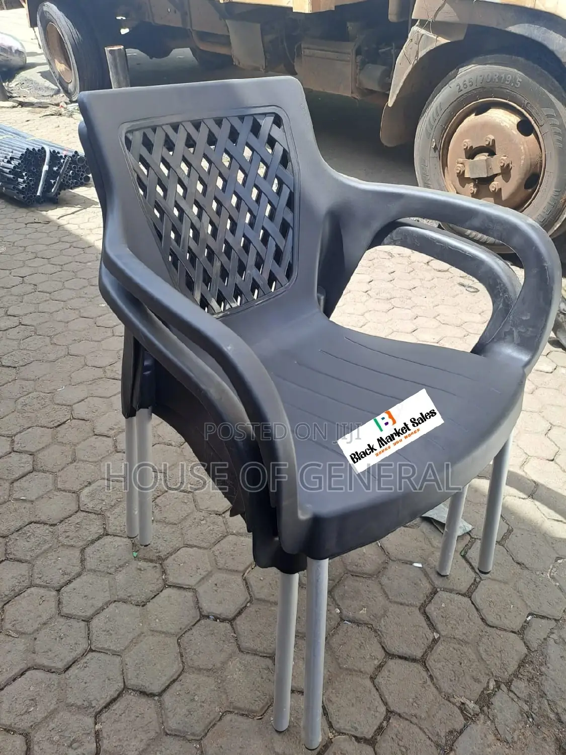 Strong Plastic Chair With Metal Legs