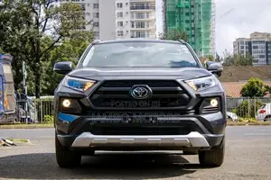 Toyota RAV4 LE 4dr SUV (2.5L 4cyl 6A) 2018 Black