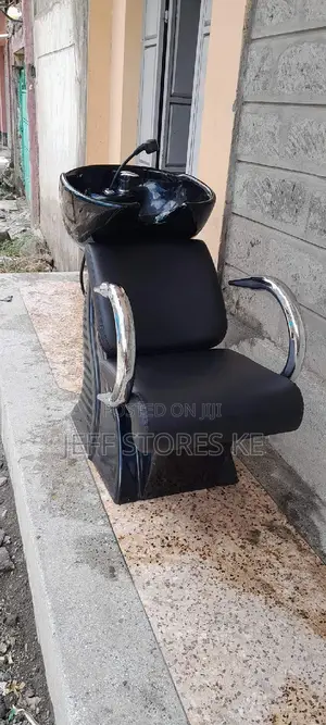 Chromed Modern Shampoo Unit