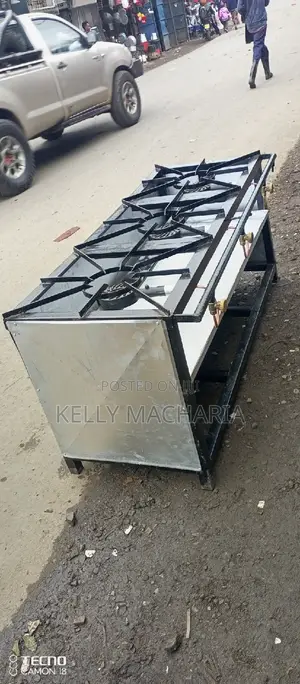 Closed Three Burner Gas Grill Jikos