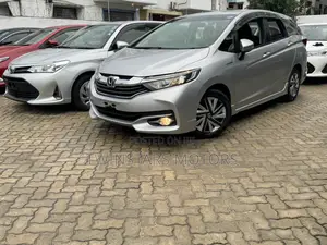 Honda Fit Shuttle 1.5 Hybrid 2WD 2017 Black