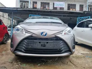 Toyota Vitz 1.5 FWD Hybrid 5dr 2017 Gold