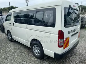 Toyota Grand HiAce 2015 White
