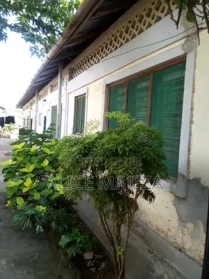 10bdrm House in Bamburi, Kiembeni for sale
