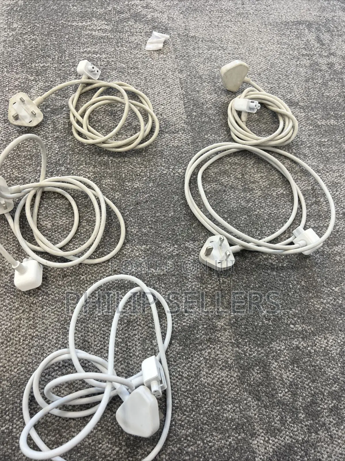 This Genuine Apple Macbook Pro 1.8M UK Ac Power Adapter Plug