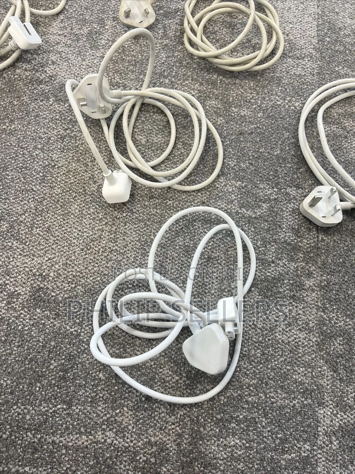 This Genuine Apple Macbook Pro 1.8M UK Ac Power Adapter Plug