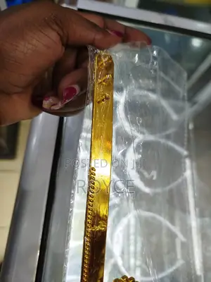 Queen Adjustable Plastic Crown