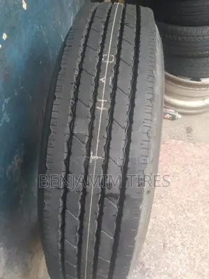 Dunlop Tires Sizes 10R17.5 for Isuzu FRR Made in Japan.