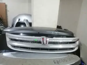 Toyota Isis 2010/2012 Grille, Clean EX Japan