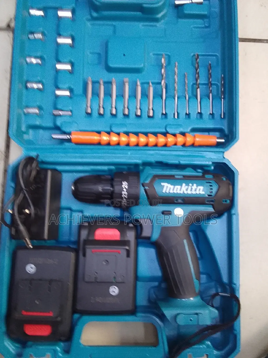 Makita Rechargeable Cordless Drill+ Drill Bits and Sockets