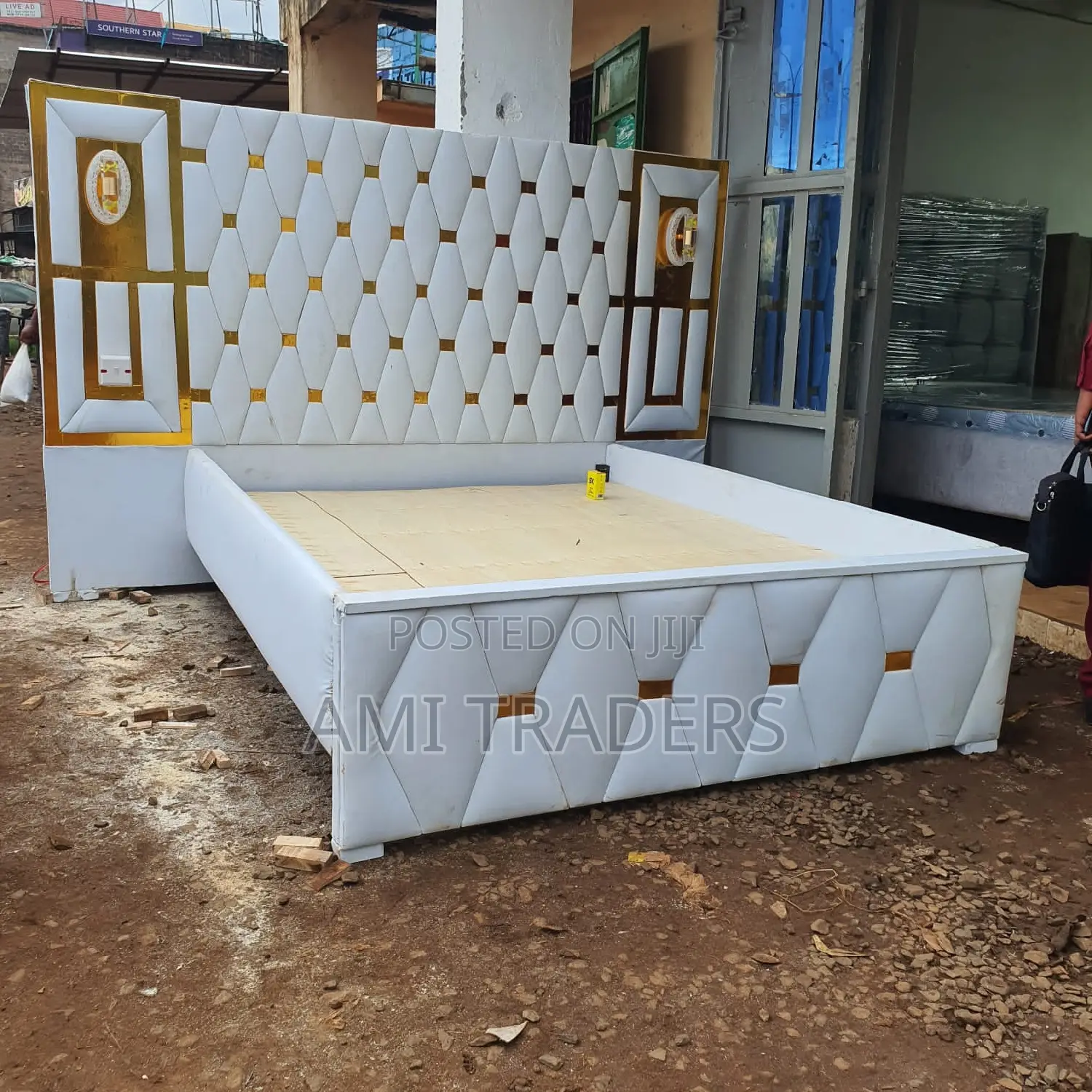 Luxury Extended Chester Bed (5*6) With Lights