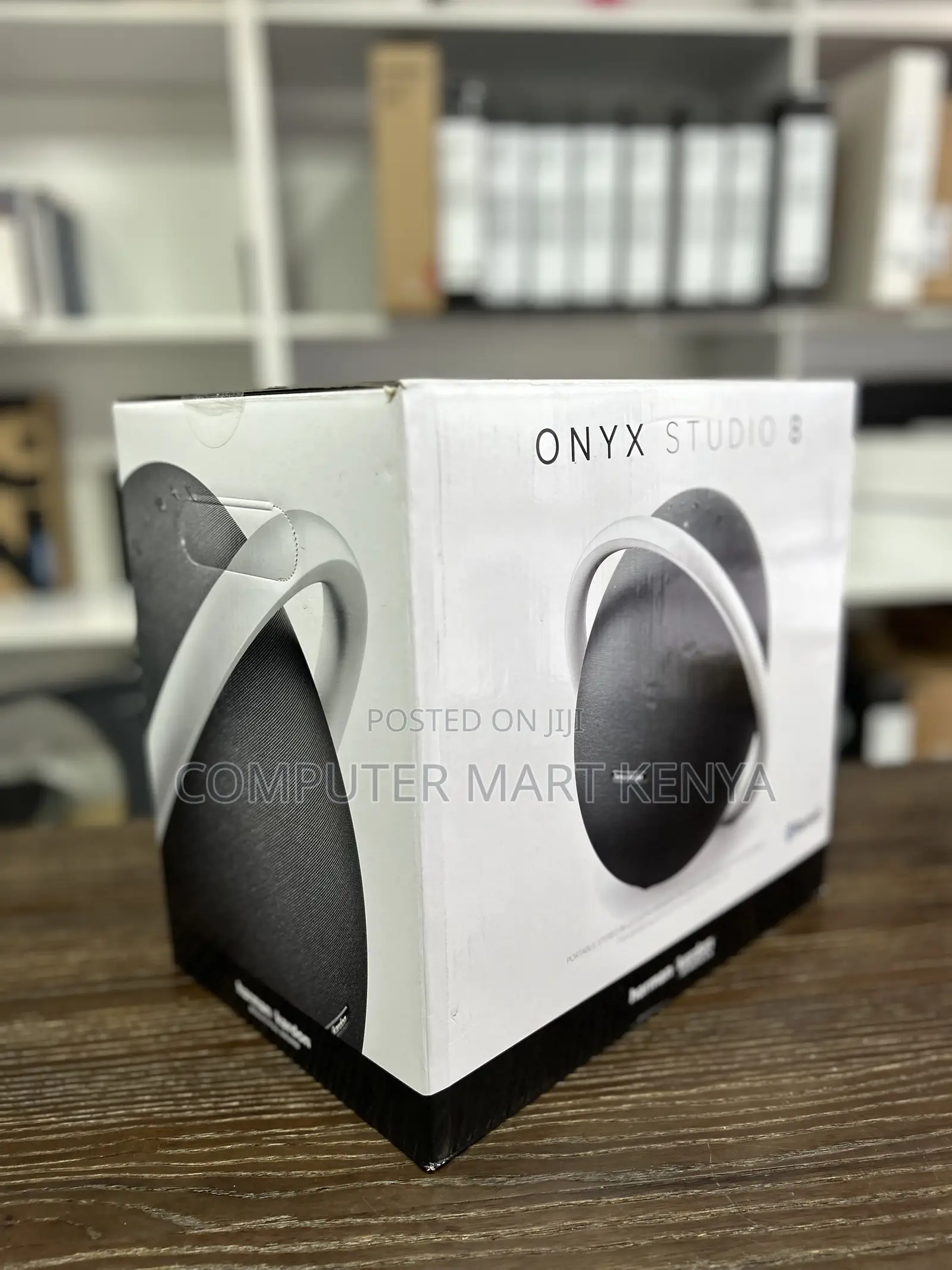 Onyx Studio 8
