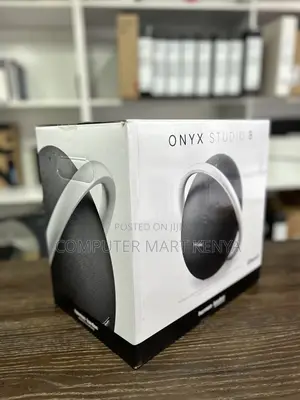 Onyx Studio 8