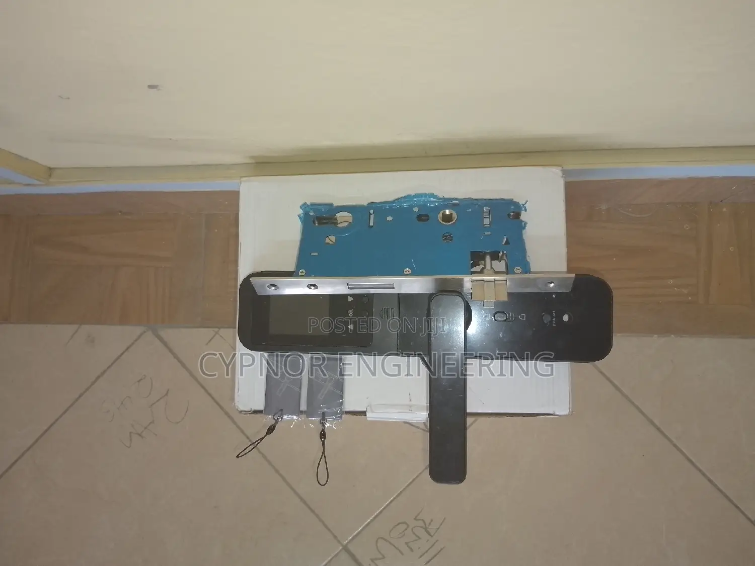 Intelligent Apartment Automatic Access Smart Lock With RFID