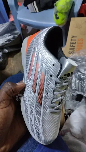 Kids Soccer/Football Trainer Shoes/Cleats Size 36/38