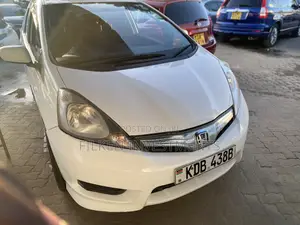 Honda Fit Shuttle 1.3 Hybrid 2WD 2014 White