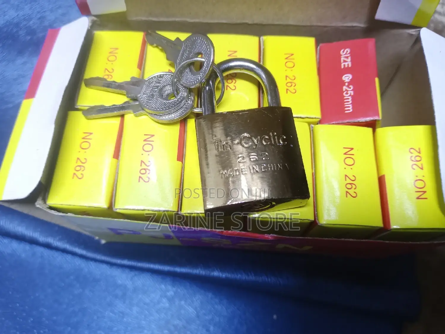 Tri-Cyclic Padlock Number 262 With Three Keys