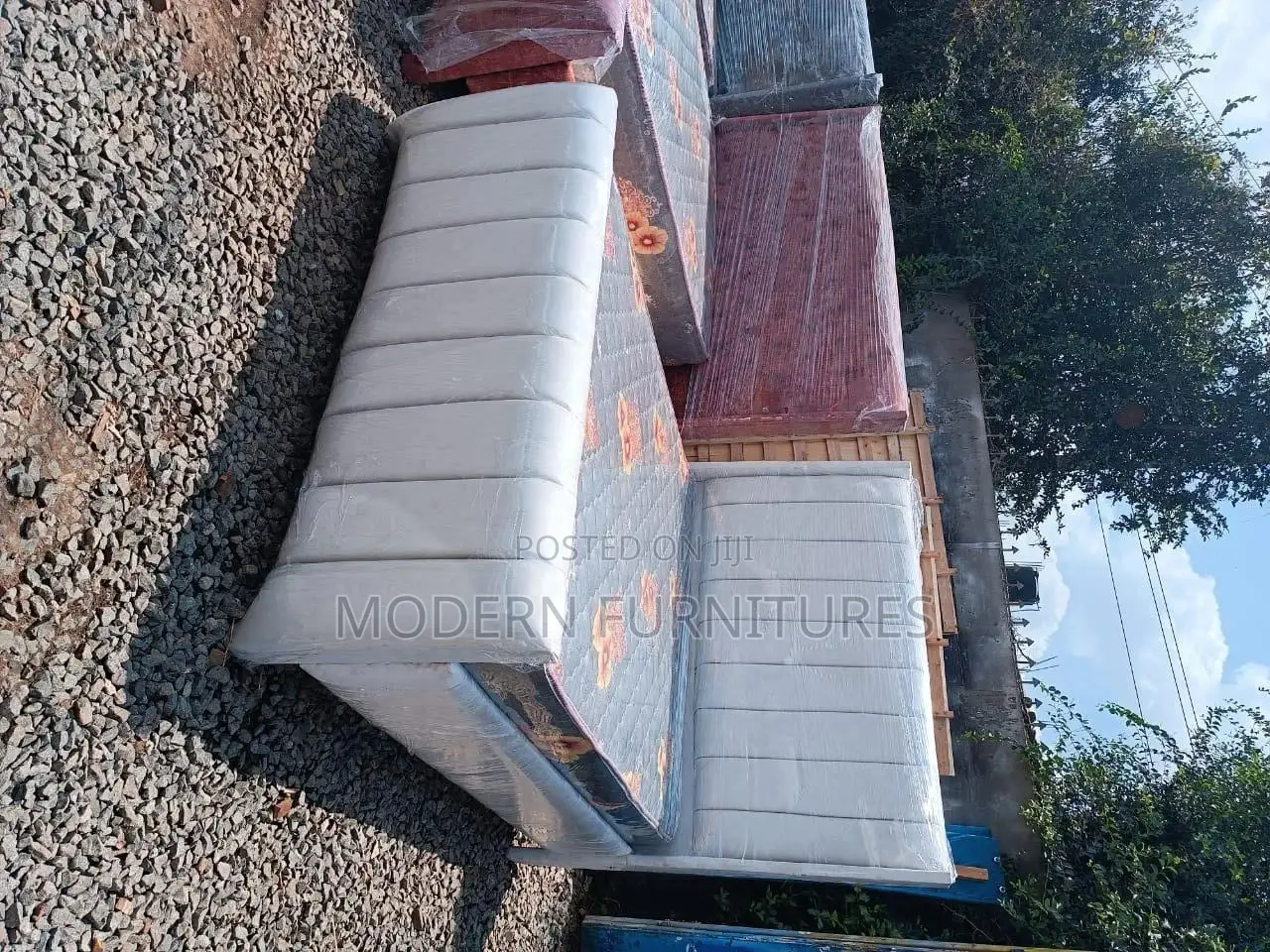 White 5/6 Bed