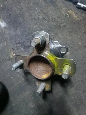Daihatsu Mira Rear Hub